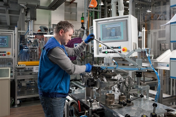 揭秘性感迷人的寶馬i8：帥的一塌糊涂