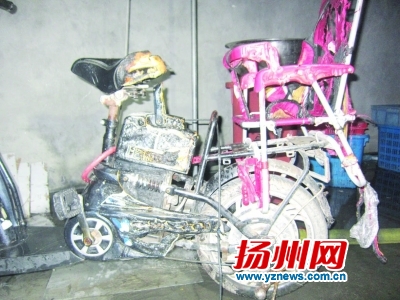 電動(dòng)車充電爆炸引燃布料倉(cāng)庫(kù) 充電超過(guò)8小時(shí)存隱患