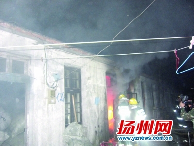 電動(dòng)車充電爆炸引燃布料倉(cāng)庫(kù) 充電超過(guò)8小時(shí)存隱患