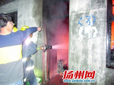 電動(dòng)車充電爆炸引燃布料倉(cāng)庫(kù) 充電超過8小時(shí)存隱患