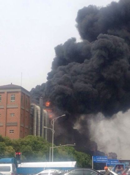 “全球內(nèi)存條第一廠(chǎng)”無(wú)錫健鼎失火 現(xiàn)場(chǎng)濃煙滾滾