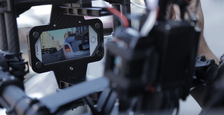 借助蘋(píng)果iPad Air 賓利車內(nèi)打造個(gè)超奢華移動(dòng)工作室