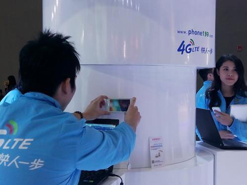4G智能手機(jī)：高配低價(jià)換“打法”討好用戶