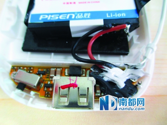  金玉其外，內(nèi)部混亂，標(biāo)為“品勝”的品牌用庫存手機(jī)電池做的充電寶。