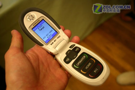 三星再推老年智能手機(jī) 細(xì)分市場能否脫穎而出？ 