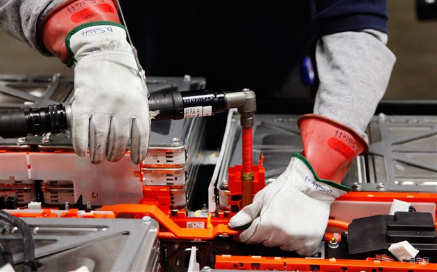 日產(chǎn)新電池開(kāi)發(fā)技術(shù) 續(xù)航能力或?qū)⑻嵘?00%