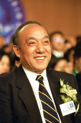 魯冠球的價值追求：愛國、敬業、誠信、友善