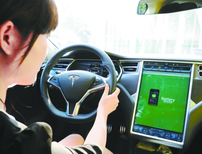 小米公司雷軍一人買了四輛 IT大佬為何鐘情特斯拉？