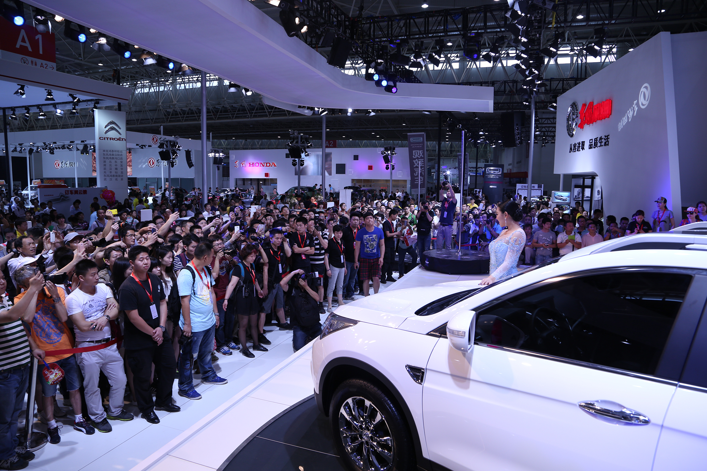 廣東新能源汽車路線圖“以公帶私”是否萬能藥？