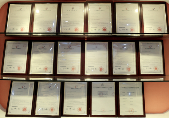 為大屏手機而生 Besiter13000毫安強尼思移動電源