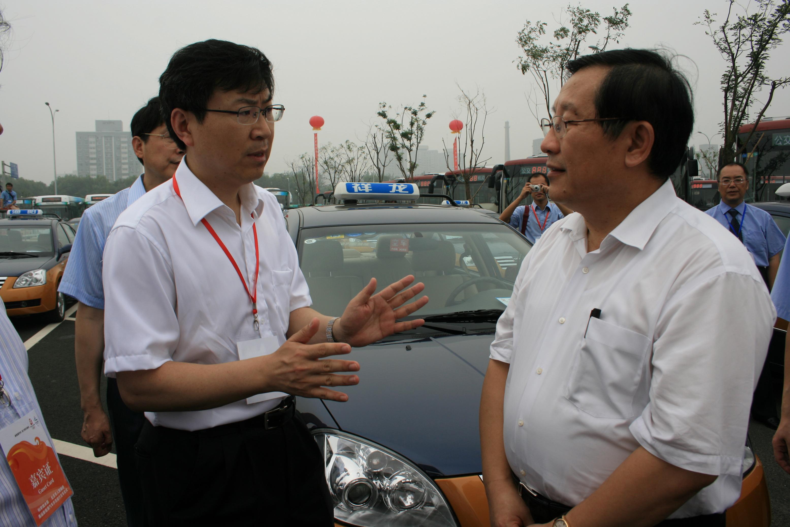 萬鋼：關(guān)于電動汽車?yán)孟⒁欢ㄊ菍映霾桓F