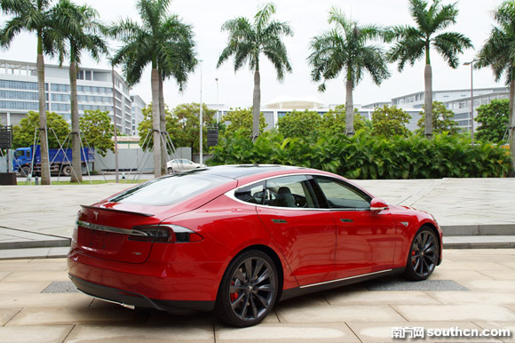 特斯拉正式進入華南 深圳首個超級充電站啟動