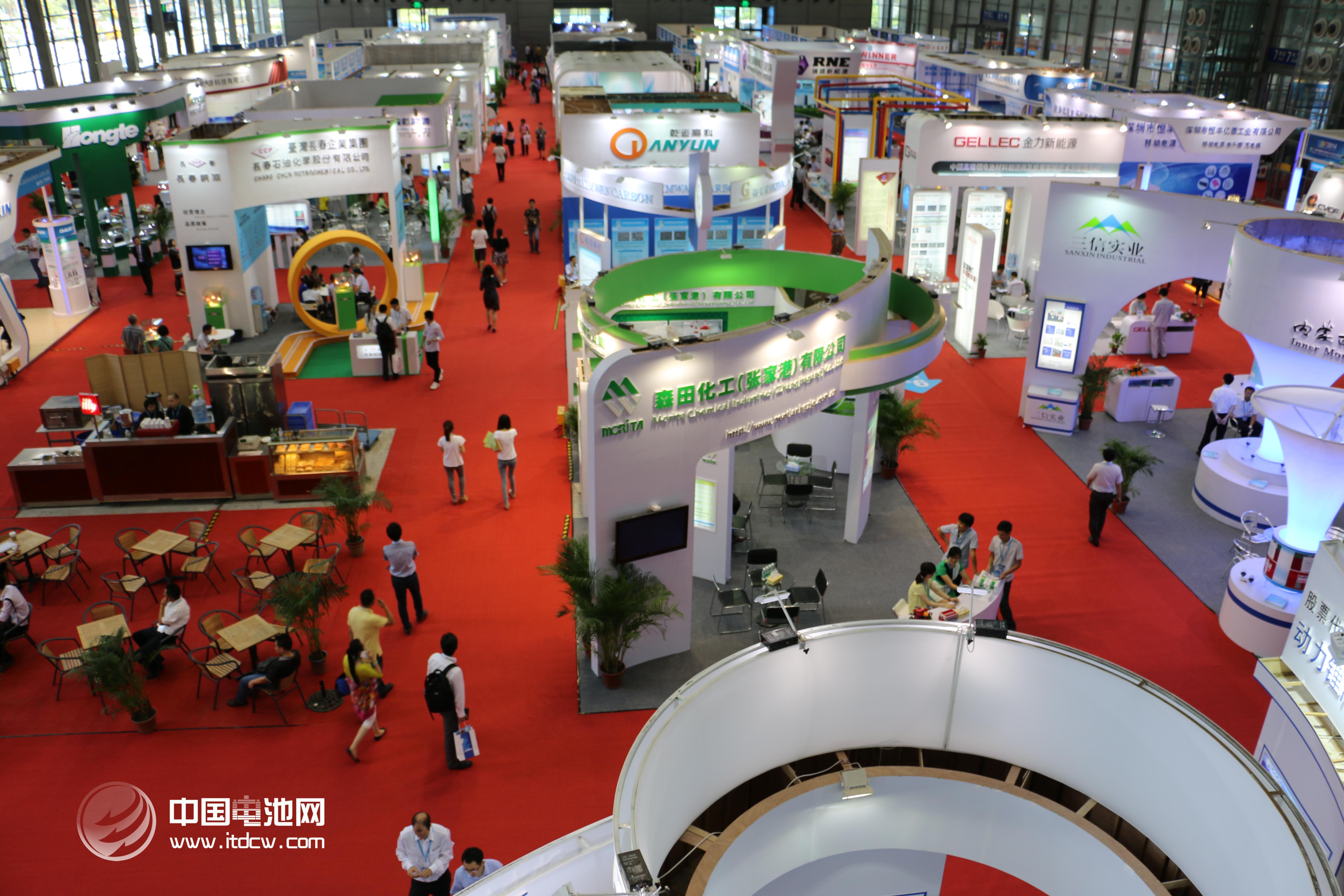 新能源汽車利好迭出 產業化瓶頸依然待解