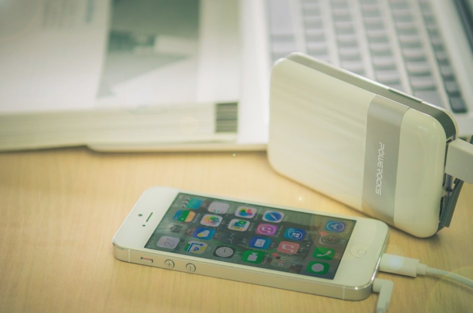 純爺們的戰斗力 POWEROCKS移動電源