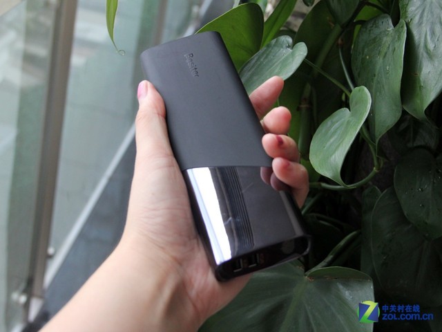 自帶臺(tái)燈 倍斯特BST-0157A移動(dòng)電源賞析