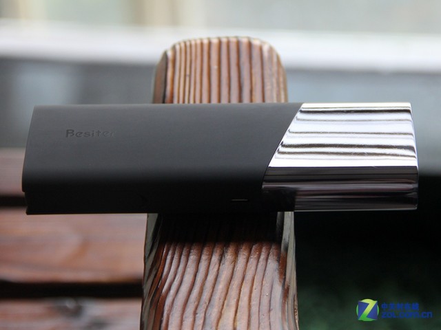 自帶臺(tái)燈 倍斯特BST-0157A移動(dòng)電源賞析