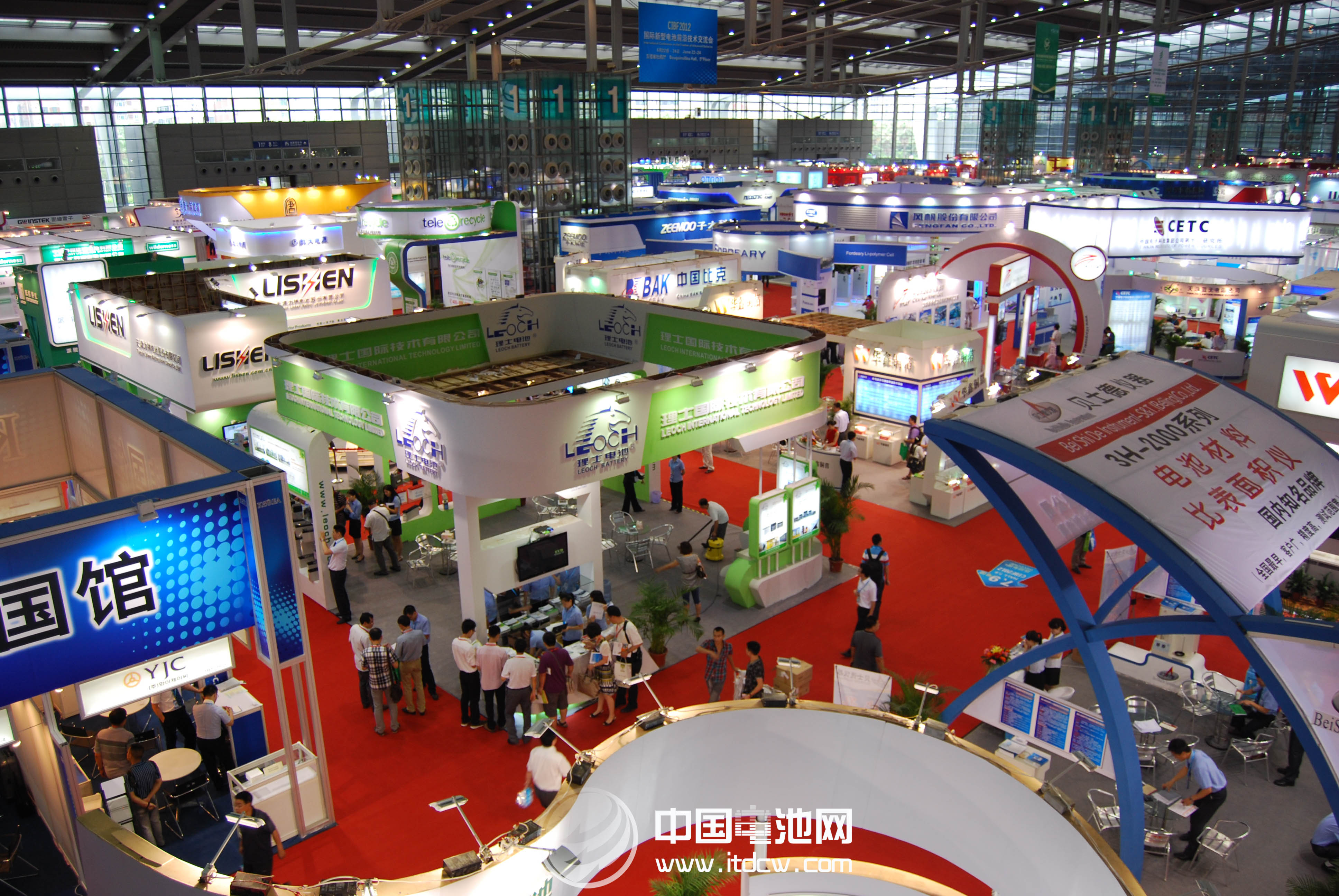 新能源汽車大眾化 充電站建設(shè)市場化亟待提速