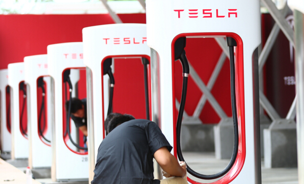 鄭州布局新能源汽車充電設施 明年將建3700個充電樁 