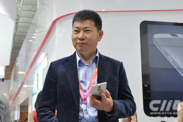 華為余承東：智能機(jī)份額三年內(nèi)沖二 不做“Me Too”贏在未來