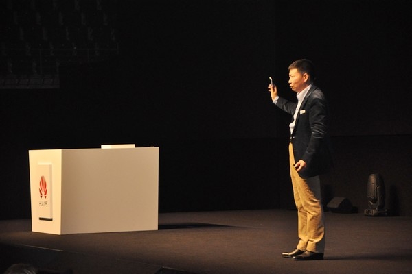 華為余承東：智能機(jī)份額三年內(nèi)沖二 不做“Me Too”贏在未來(lái)