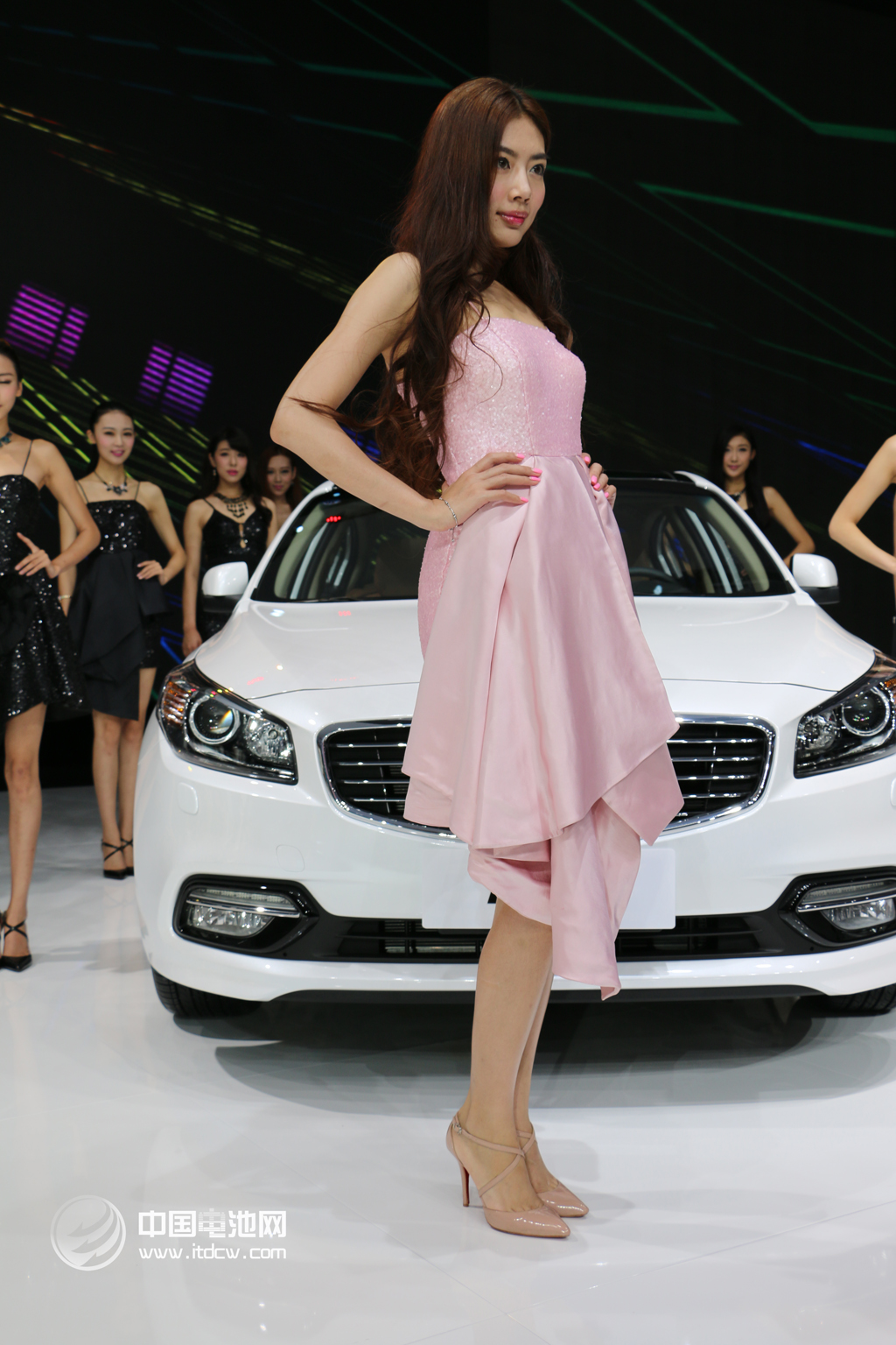 混動車不能上新能源牌照引爭議 混動車不能上新能源牌照引爭議