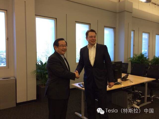 科技部部長(zhǎng)萬(wàn)鋼參觀特斯拉總部 聽(tīng)美國(guó)車主怎么說(shuō) 科技部部長(zhǎng)萬(wàn)鋼參觀特斯拉總部 聽(tīng)美國(guó)車主怎么說(shuō)