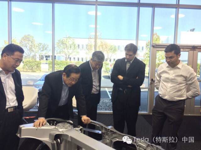 科技部部長(zhǎng)萬(wàn)鋼參觀特斯拉總部 聽(tīng)美國(guó)車主怎么說(shuō)