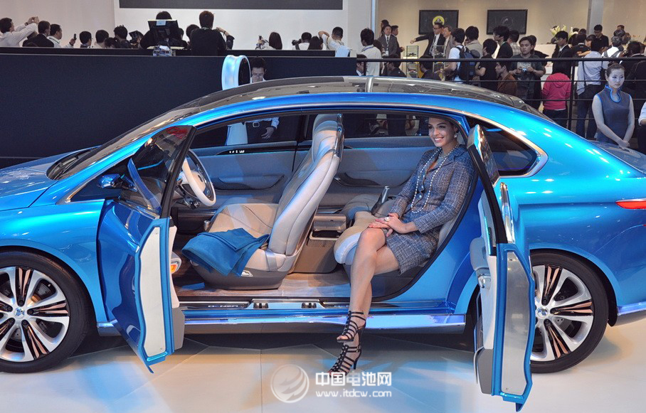 電動車市場為何熱待特斯拉、冷對比亞迪？