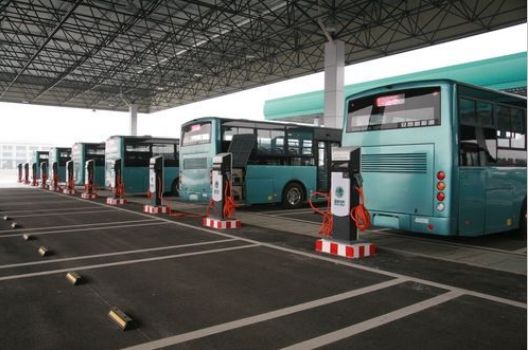 工信部擬定25項(xiàng)新能源車政策 已建成充電樁2.7萬個(gè) 工信部擬定25項(xiàng)新能源車政策 已建成充電樁2.7萬個(gè)