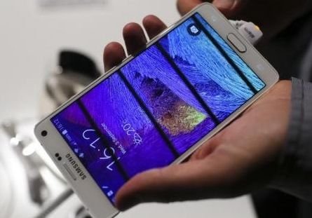 圖中為三星Galaxy Note 4智能手機。REUTERS/Hannibal Hanschke