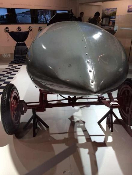 巴黎驚現世界上首輛時速超過百公里電動汽車