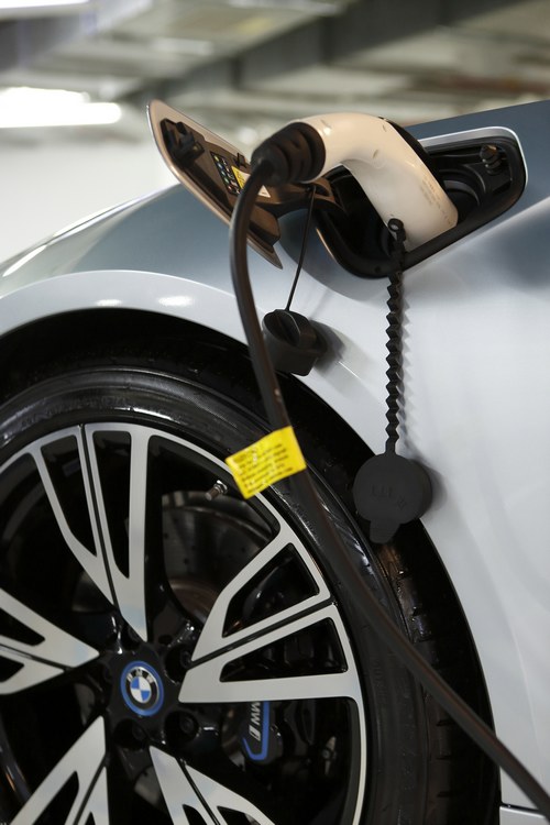寶馬攜手上海半島酒店落成i系列充電樁 寶馬攜手上海半島酒店落成i系列充電樁