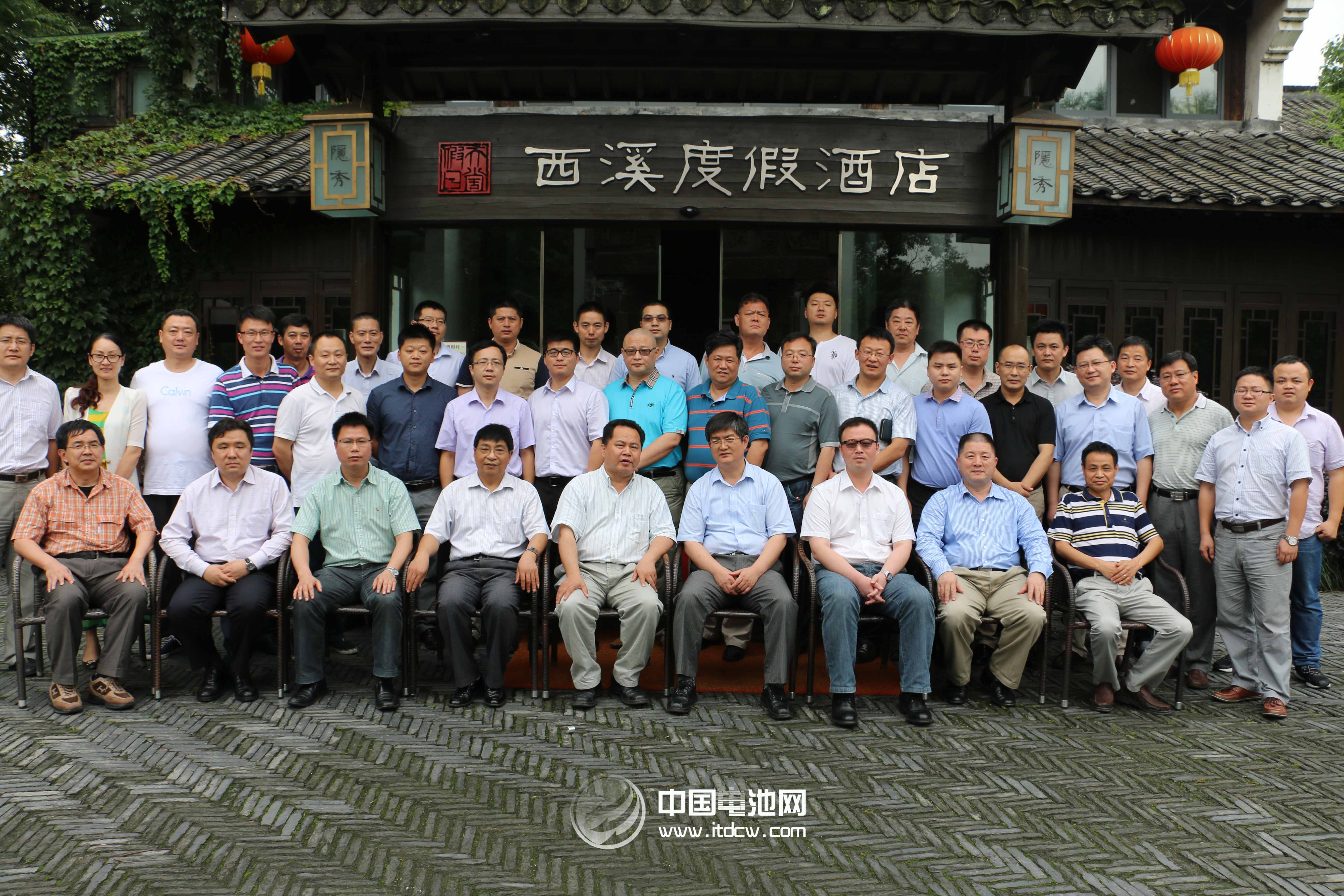 欣旺達王明旺 前排左三