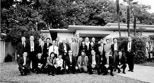 張華民作為項目負責人牽頭國際液流電池首批標準制定，圖為iec標準專家合影