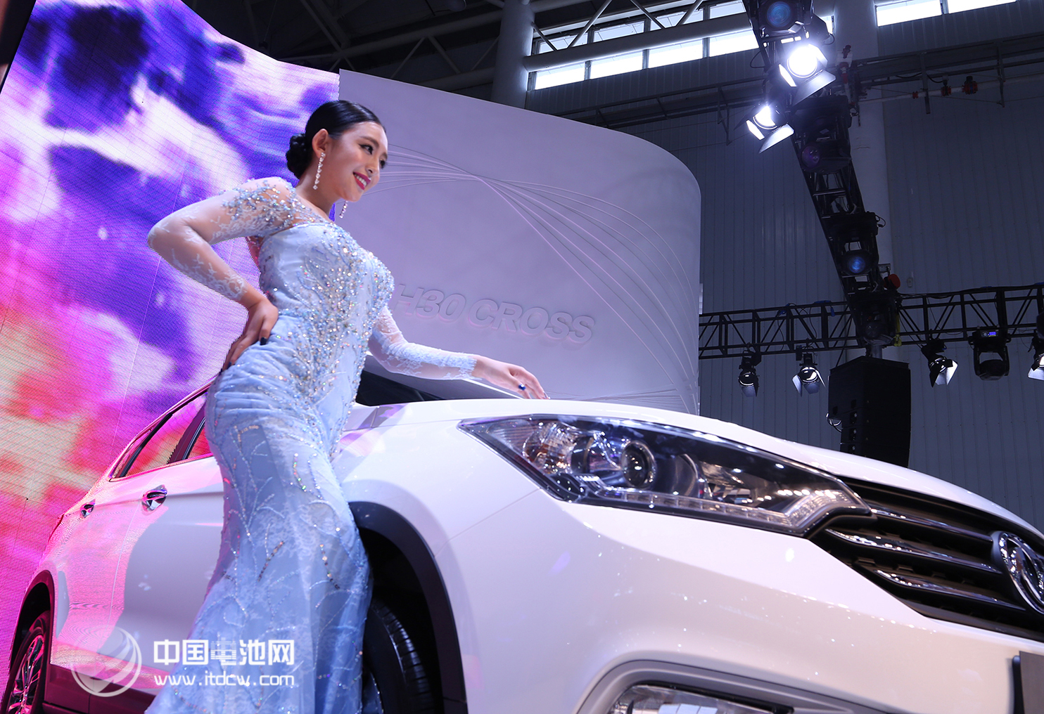 近半車企凈利下滑 新能源和SUV成“結(jié)構(gòu)性”亮點