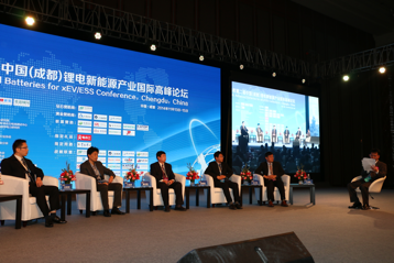 互動:行業(yè)權(quán)威人士共同探討新能源汽車產(chǎn)業(yè)發(fā)展熱點問題 互動:行業(yè)權(quán)威人士共同探討新能源汽車產(chǎn)業(yè)發(fā)展熱點問題