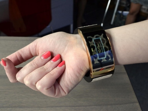 智能手環大趨勢:漸被智能手表取代? 智能手環大趨勢:漸被智能手表取代?