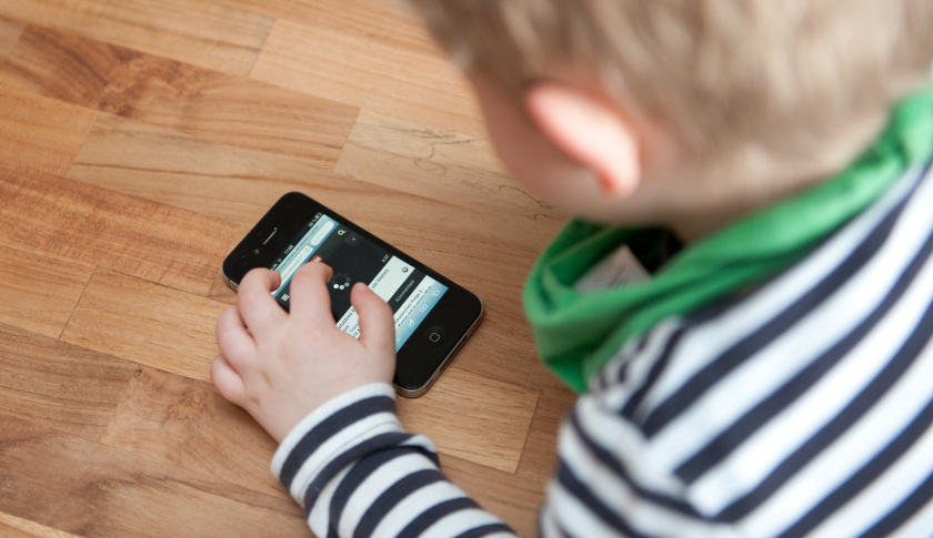 最近有報道稱,不久之后,90%的6歲以上人口都將擁有移動電話。 最近有報道稱,不久之后,90%的6歲以上人口都將擁有移動電話。