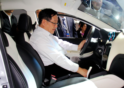 科技部部長萬鋼現(xiàn)身廣州車展 買自主新能源車劃算