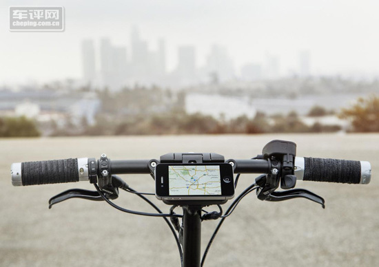 Mini電動滑板車搭載鋰電池組  時速可達25公里/小時