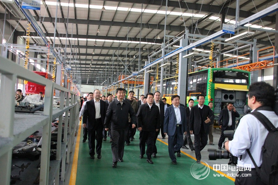 長江牌電動汽車首發(fā)車型下線 云南五龍正式投產(chǎn) 長江牌電動汽車首發(fā)車型下線 云南五龍正式投產(chǎn)