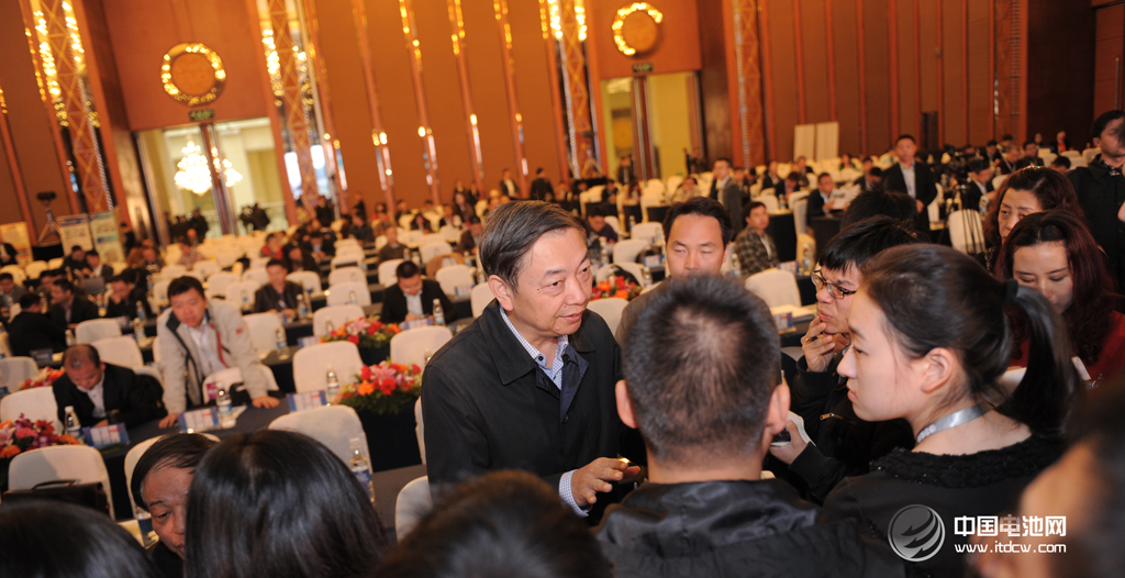 成都興能出席第二屆鋰電“達(dá)沃斯” 數(shù)十家客戶(hù)參觀