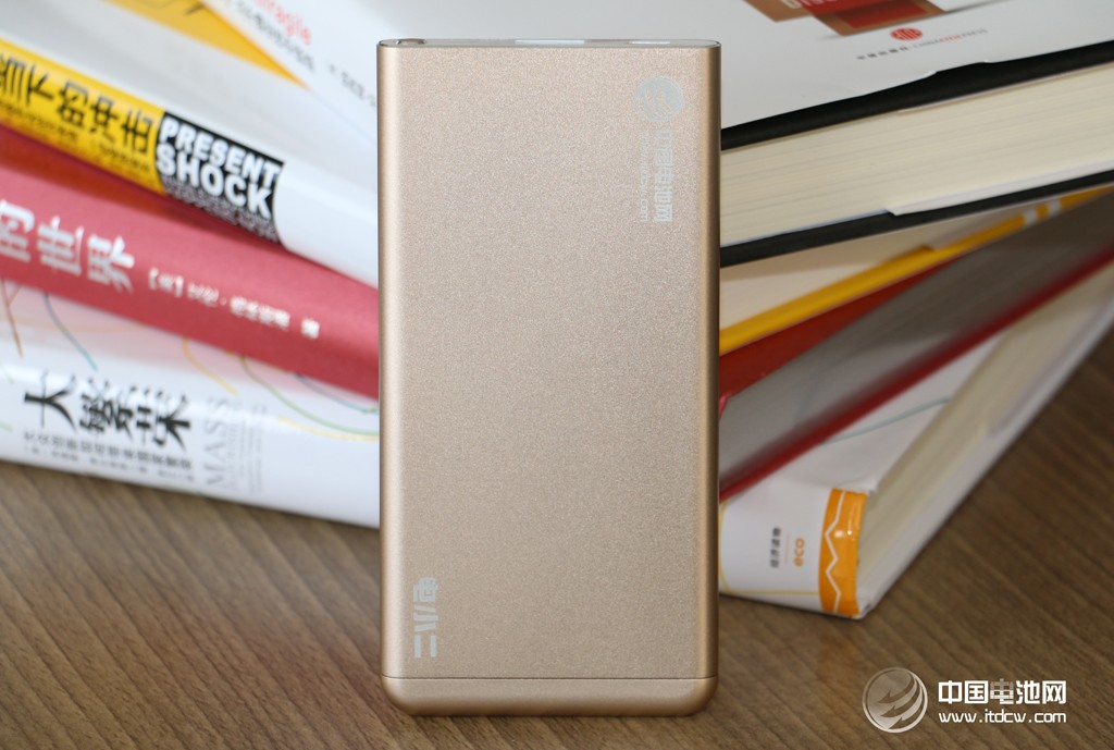 愛了,就不要釋手!電小二鋒6移動電源到手 愛了,就不要釋手!電小二鋒6移動電源到手