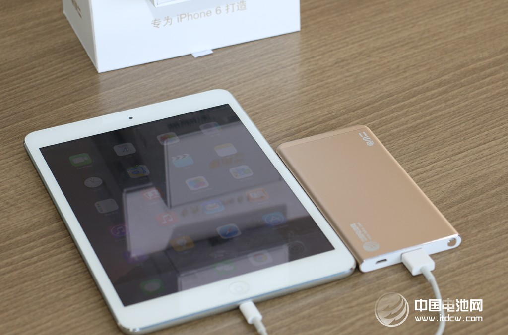 愛了,就不要釋手!電小二鋒6移動電源到手 愛了,就不要釋手!電小二鋒6移動電源到手