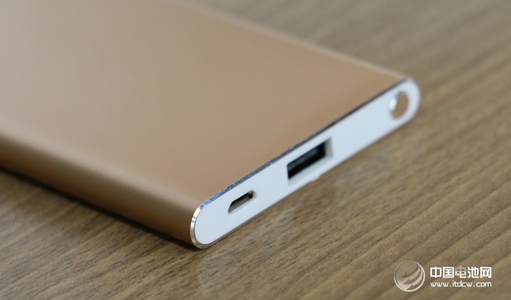 愛了，就不要釋手！電小二鋒6移動電源到手