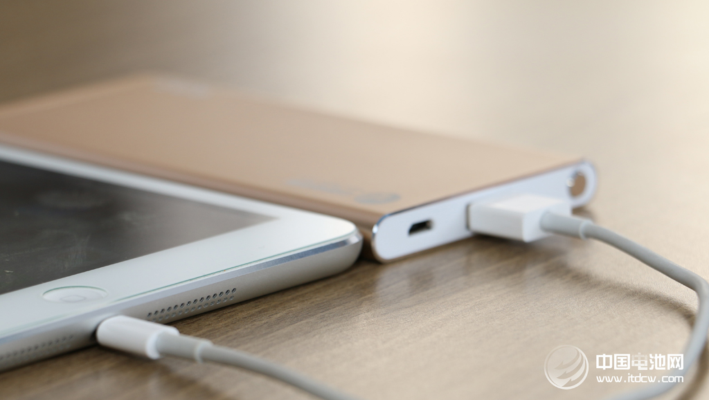 愛了，就不要釋手！電小二鋒6移動電源到手