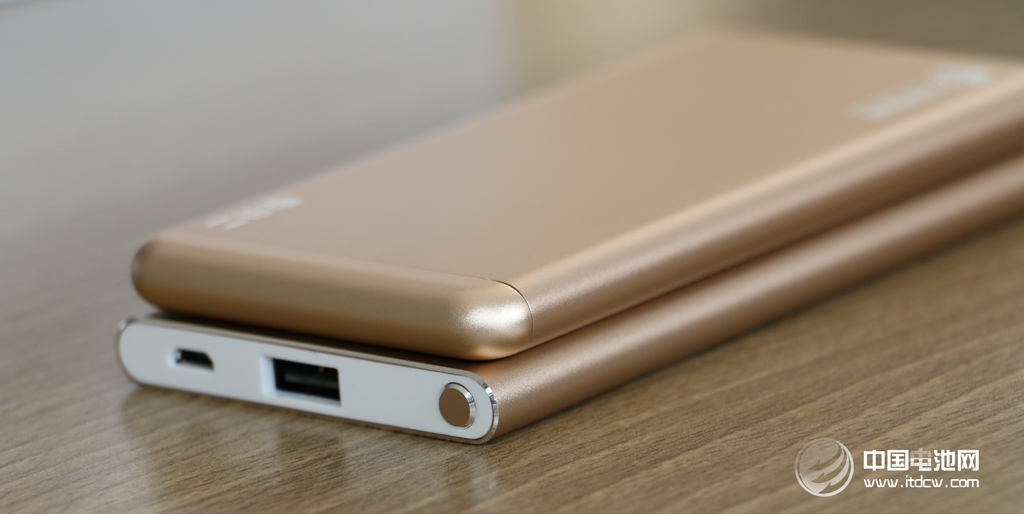 愛了,就不要釋手!電小二鋒6移動電源到手 愛了,就不要釋手!電小二鋒6移動電源到手