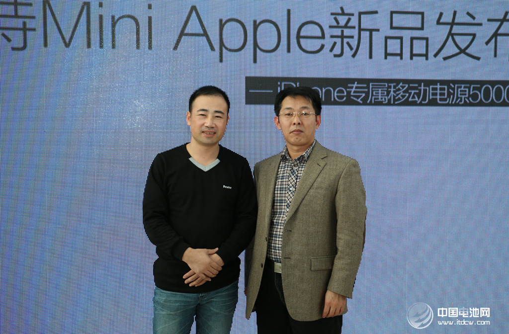 倍斯特總經理潘良春與中國電池網CEO于清教合影