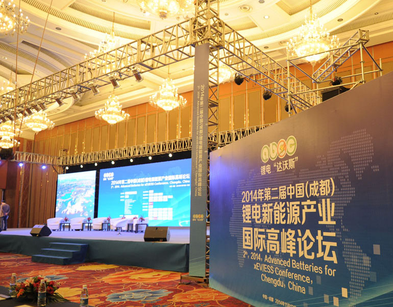 2014年中國鋰電池市場規模為715億元 同增21.1% 2014年中國鋰電池市場規模為715億元 同增21.1%