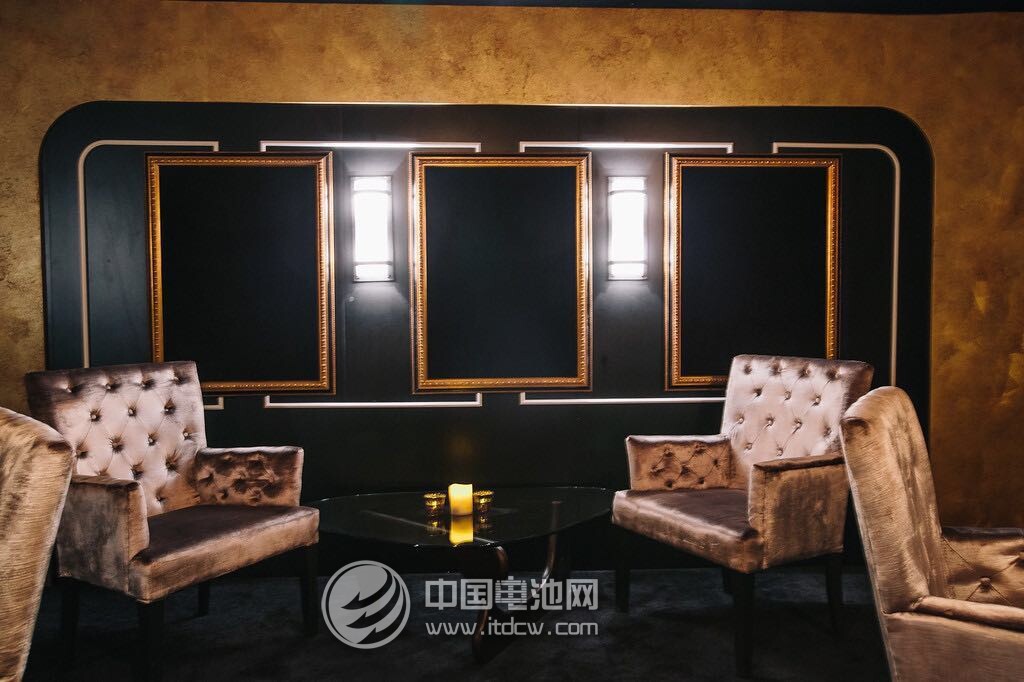 美國Mophie驚艷2015 CES  發(fā)布多款移動電源新品